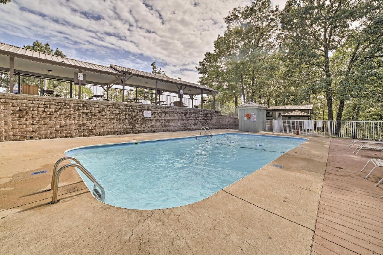 Reed Springs Condo With Furnished Deck And Pool Access Reeds Spring Esterno foto
