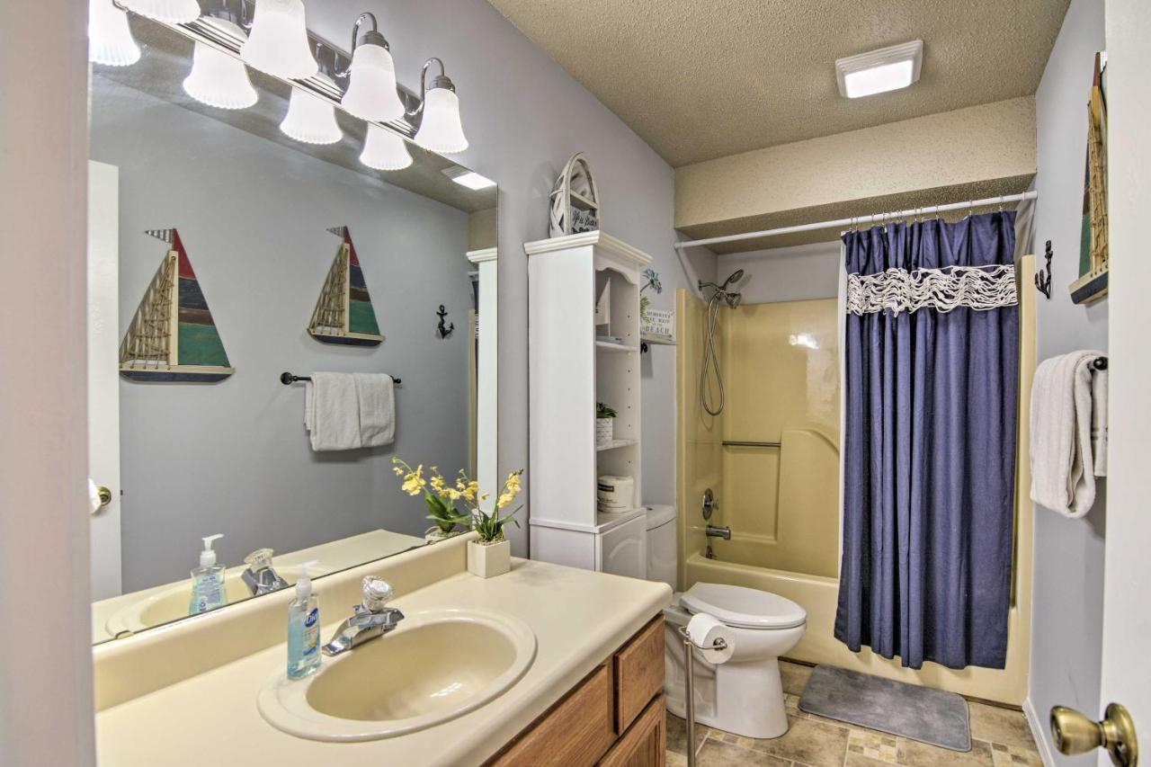 Reed Springs Condo With Furnished Deck And Pool Access Reeds Spring Esterno foto
