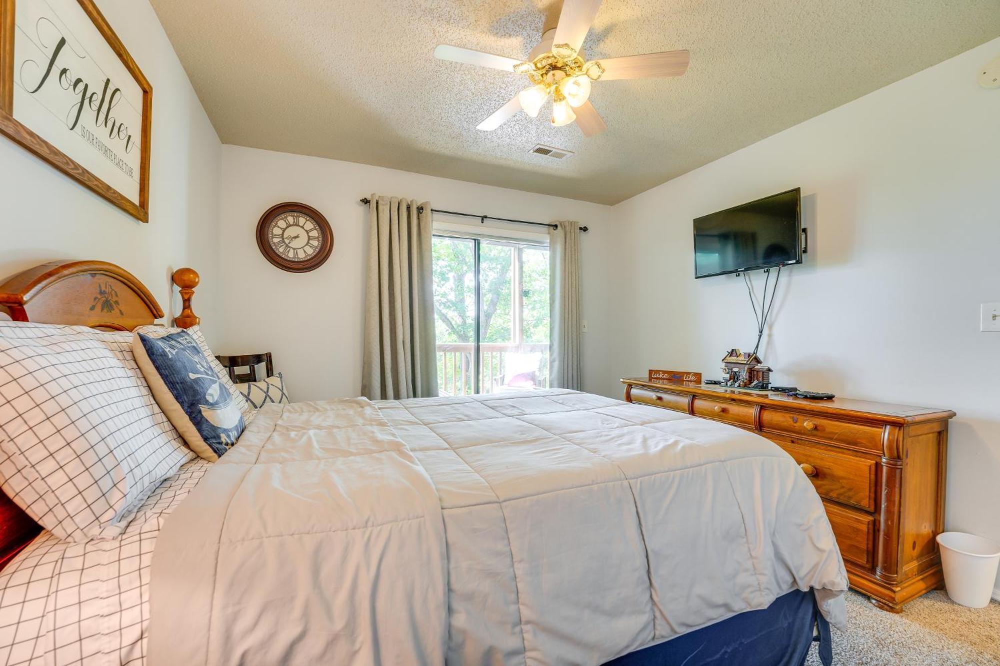Reed Springs Condo With Furnished Deck And Pool Access Reeds Spring Esterno foto