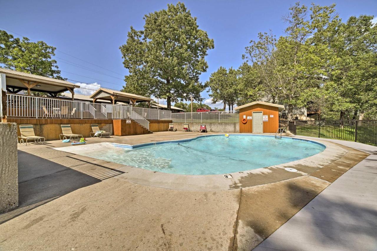 Reed Springs Condo With Furnished Deck And Pool Access Reeds Spring Esterno foto