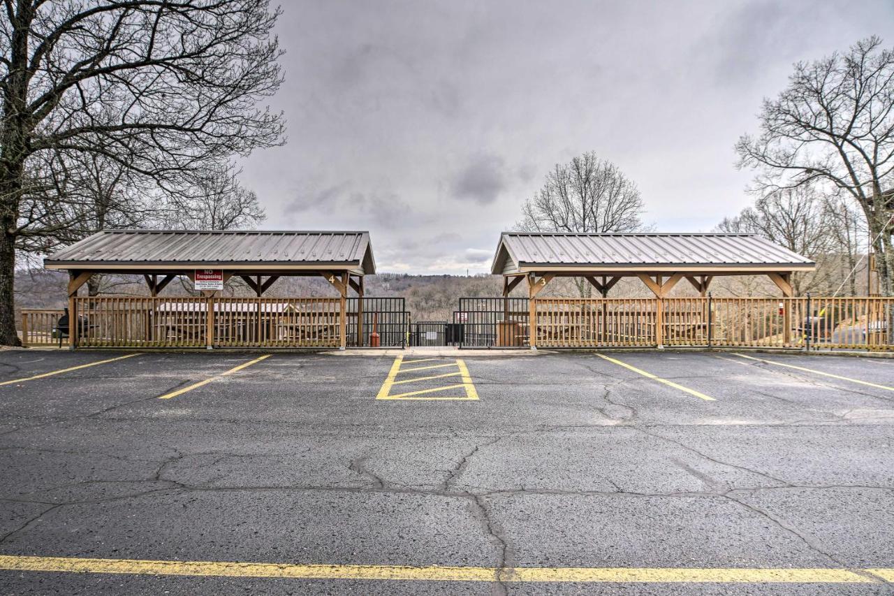 Reed Springs Condo With Furnished Deck And Pool Access Reeds Spring Esterno foto